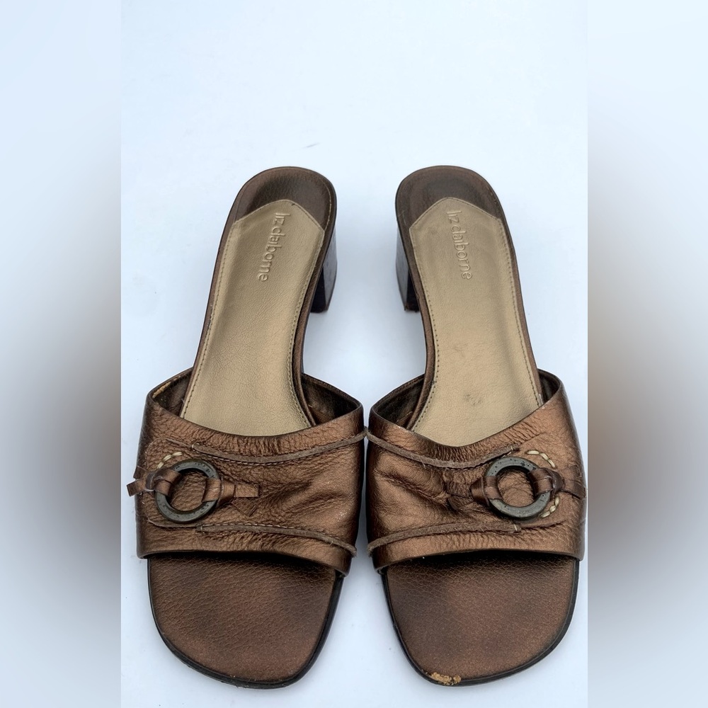 Liz Claiborne beautiful bronze genuine leather flips size 8.5